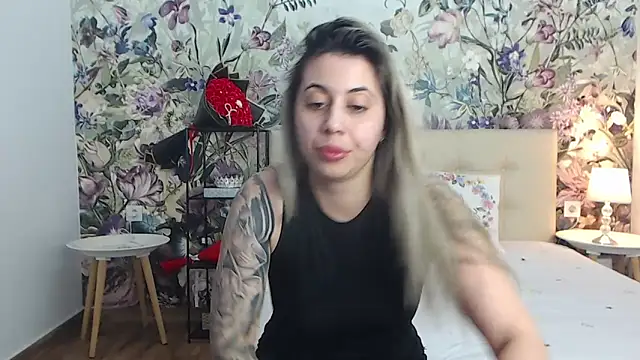 XXX chat uživo modela RoseDiamond06