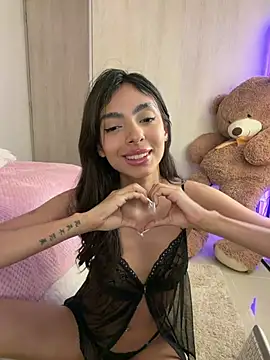 Chat +18 de ZaraLuuv ao vivo