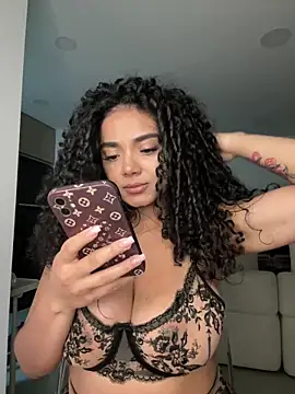 Curlyierr's Webcam Show