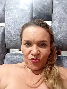 Chat XXX en directo de charlotte_milf30