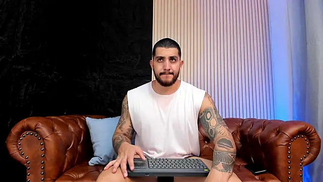 Chatroom XXX en direct de KyleNorth_