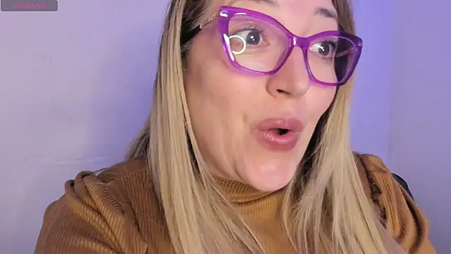 Show modela Naty_Mature_ na web-kameri