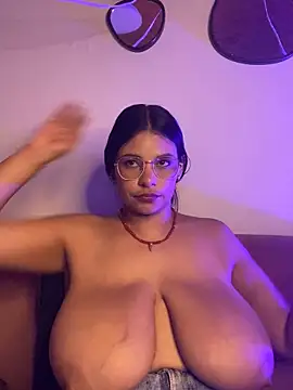 Isabella_boobd Adlı Modelin Canlı XXX Sohbeti