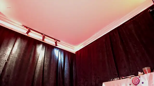 Show de MiaKnox na webcam