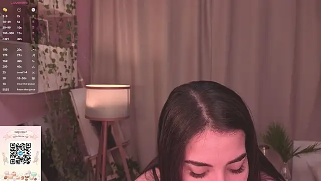 دردشة EmmyNoel الجنسية المباشرة