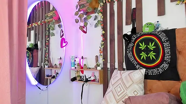 Show modela MeowMota_ na web-kameri