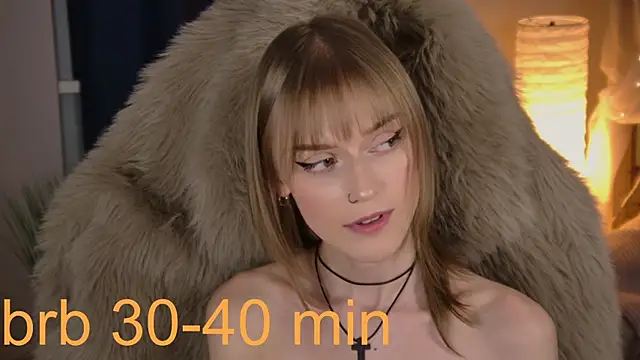 KiraMontoya élő XXX-chatje