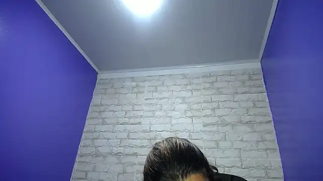 Chat +18 de Milf-Prettyboobs ao vivo