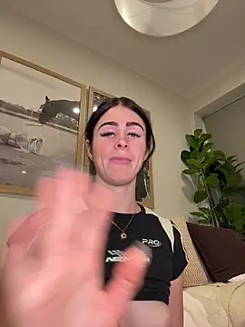aus_queen Show in webcam