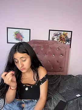 Maggiee_1 লাইভ XXX চ্যাট
