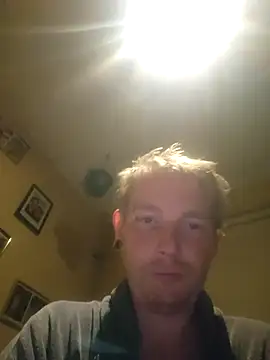 piercingpik Live XXX-chat
