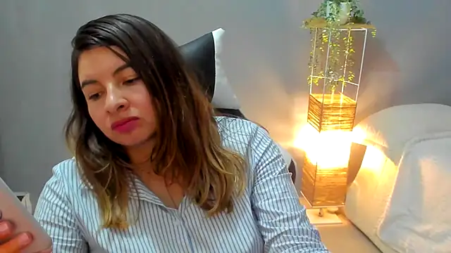 __Emma__11__Lecat_ Adlı Modelin Canlı XXX Sohbeti