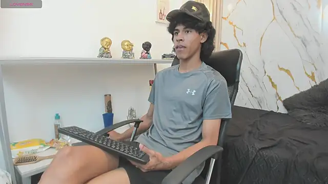 XXX chat uživo modela Zayn_Fox32