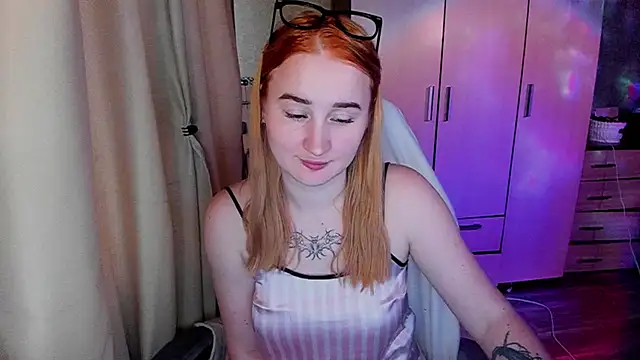 XXX chat uživo modela KeiraNight