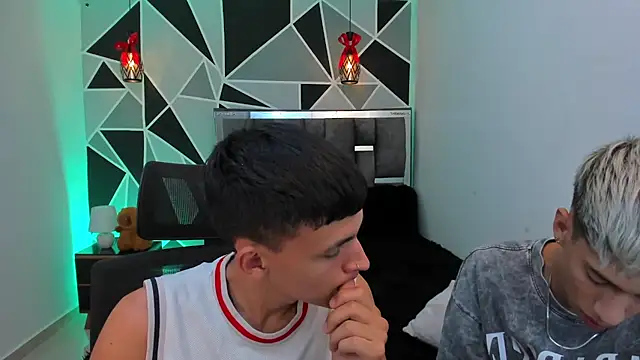 Juan_Nd_Steven 现场XXX聊天