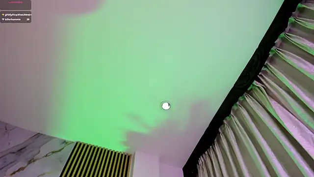 LiaFlowers' Live XXX Chat