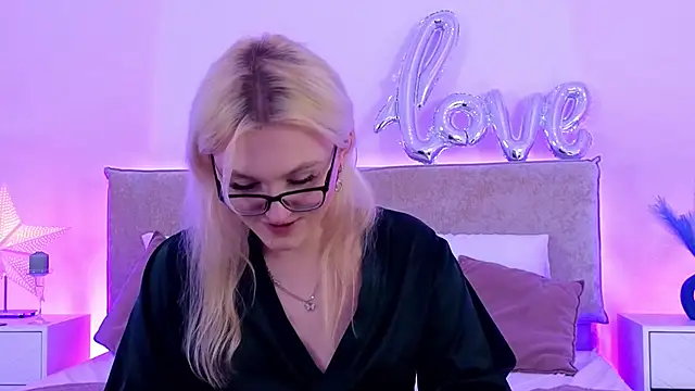 Jules_night Show Webcam