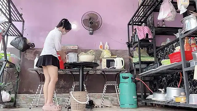 LinhChi_9x's Live XXX Chat