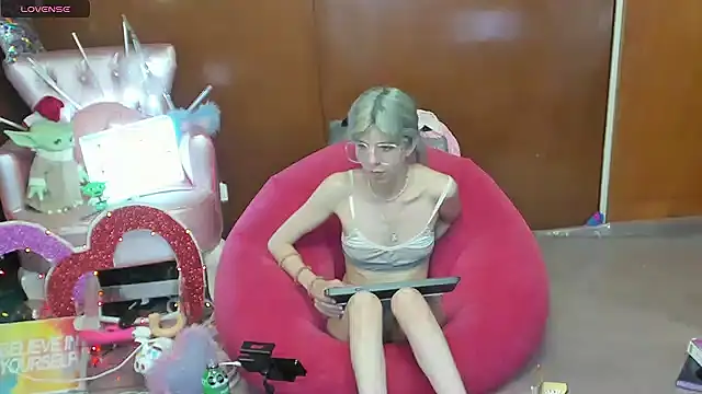 Skinygirl: απευθείας συνομιλία ΧΧΧ