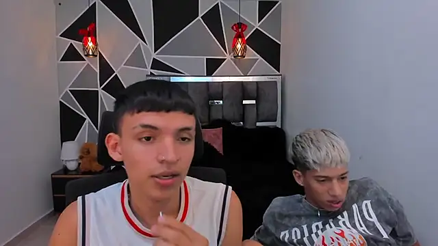 Juan_Nd_Steven Live XXX-Chat