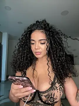 Curlyierr's Webcam Show