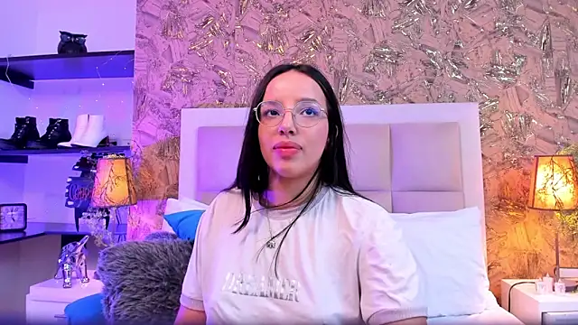 ValkyriaSteel's Live XXX Chat