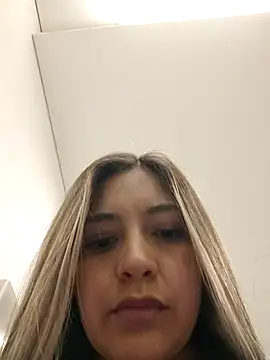 alana_69 Adlı Modelin Canlı XXX Sohbeti