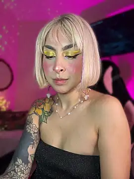 XXX chat uživo modela Cinamoonn
