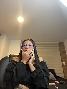 SaraToy's Live XXX Chat