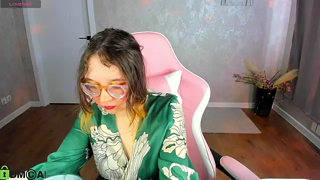 Aleks-caster Live XXX-chat