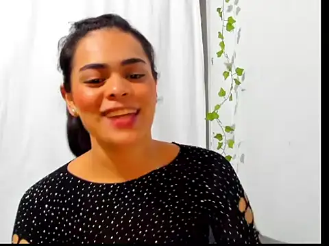 دردشة Antonella_Gomez22 الجنسية المباشرة
