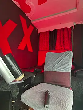 Show modela abrilbigcock na web-kameri