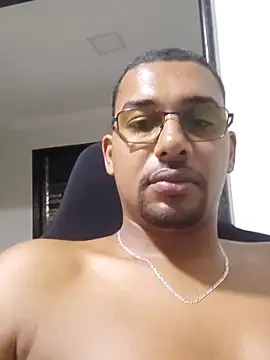 Show modela Reis001122 na web-kameri