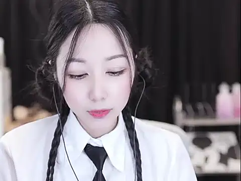 Nuyoah-77 Live XXX-Chat