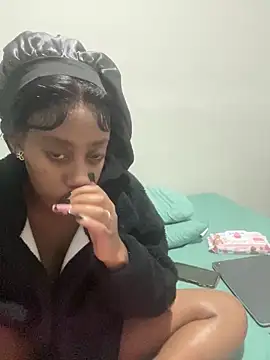 petite_bee Webcam show