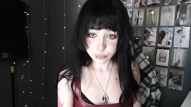 lucy8bit webcam show