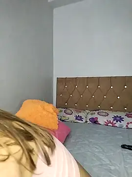 Nahomy_cm élő XXX-chatje