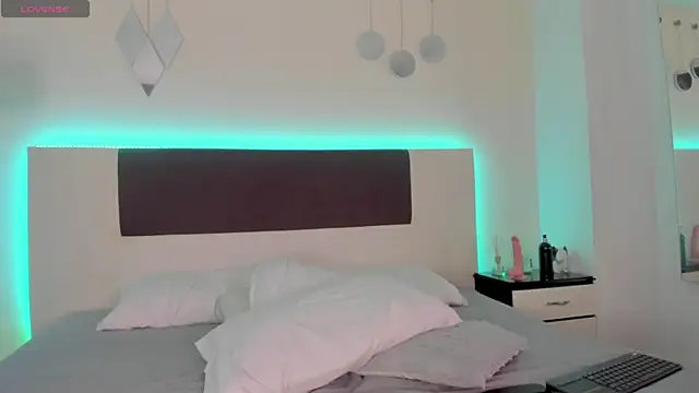 Sky_Loren Webcam Show