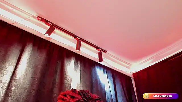 MiaKnox Pertunjukan Webcam