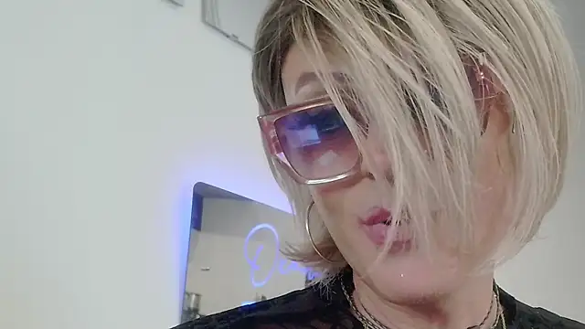 LadyOxana Chat XXX live