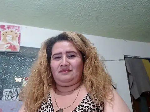 Perla1981-- Adlı Modelin Canlı XXX Sohbeti