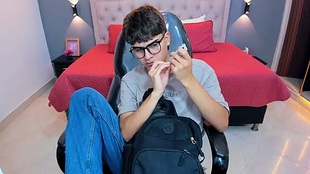 Tommy18__ Live XXX Chat