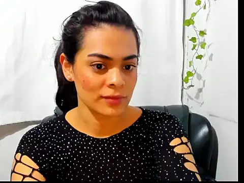Antonella_Gomez22: онлайн-секс-чат