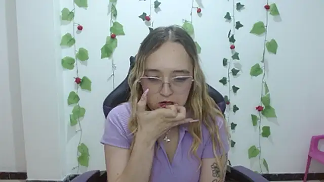 دردشة Liaroberts1 الجنسية المباشرة