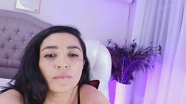 Онлайн чат XXX alejalatinhot