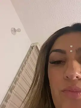 BellaViolet: απευθείας συνομιλία ΧΧΧ