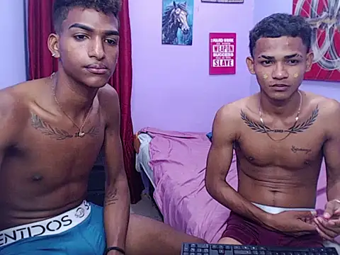 Вебкам-шоу black_twinks
