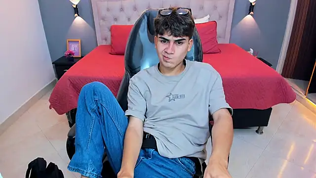 Tommy18__'s Live XXX Chat