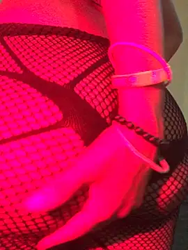 naughtybitches5 webkamerás műsora