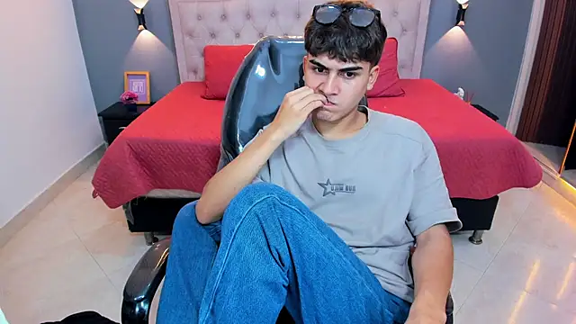 Chat XXX Live Tommy18__